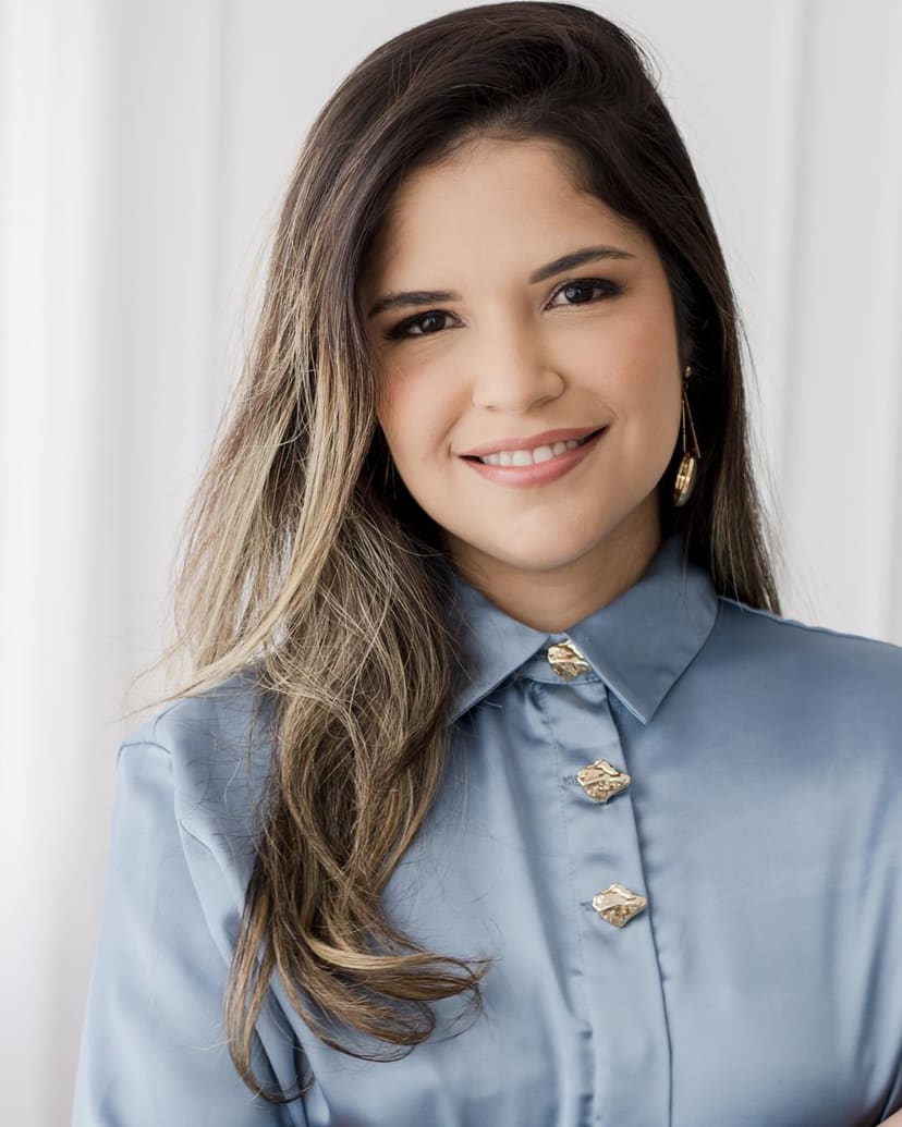 Dra. Laryssa Azevedo em retrato institucional